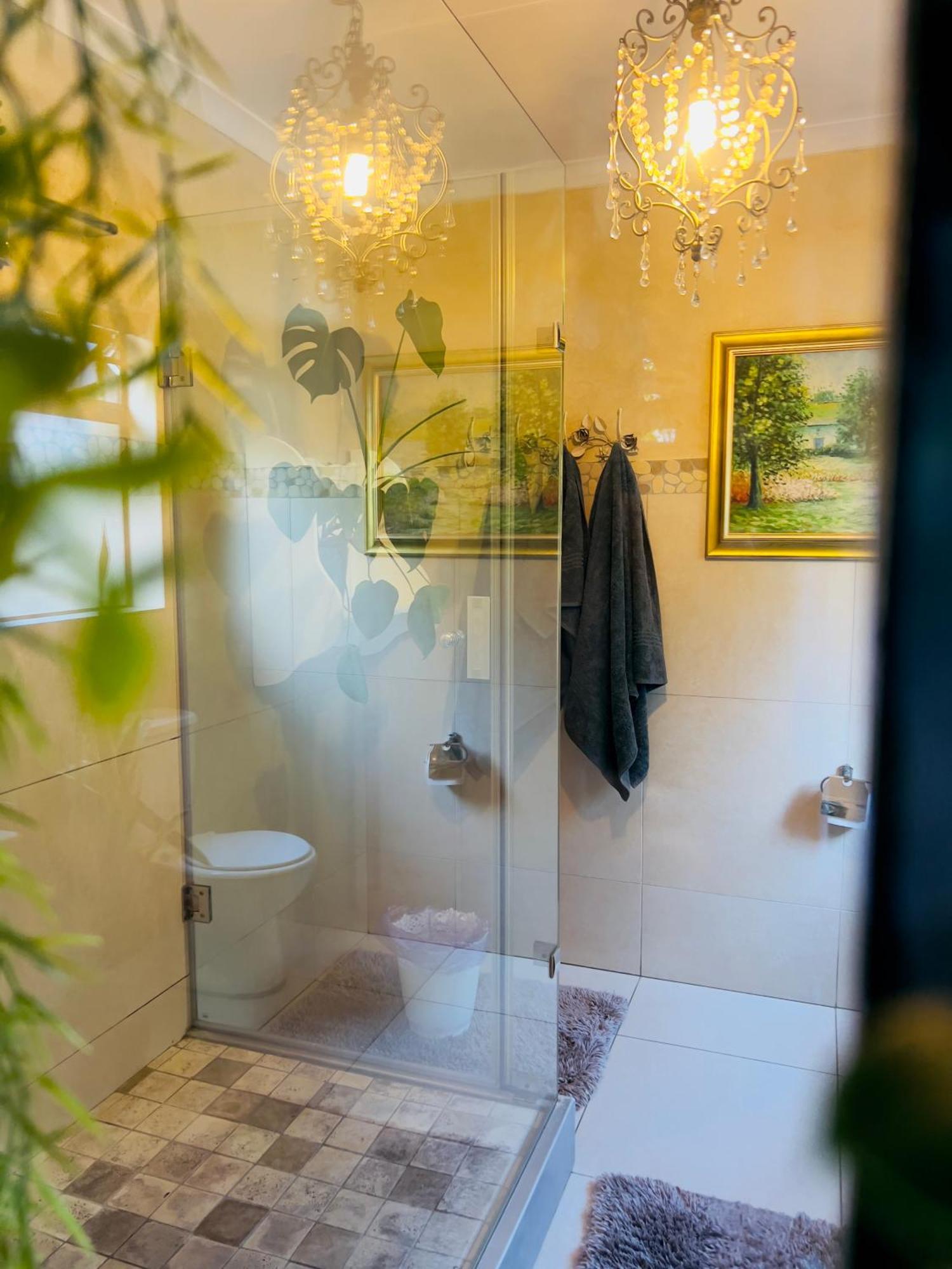Art-Inspired Bedroom Close To Cbd 모젤베이 외부 사진